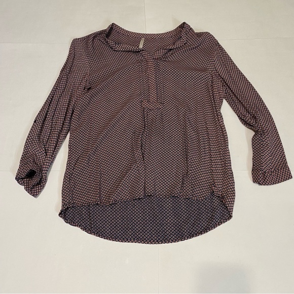 Passport Tops - 41. ⭐️Passports floral top size medium